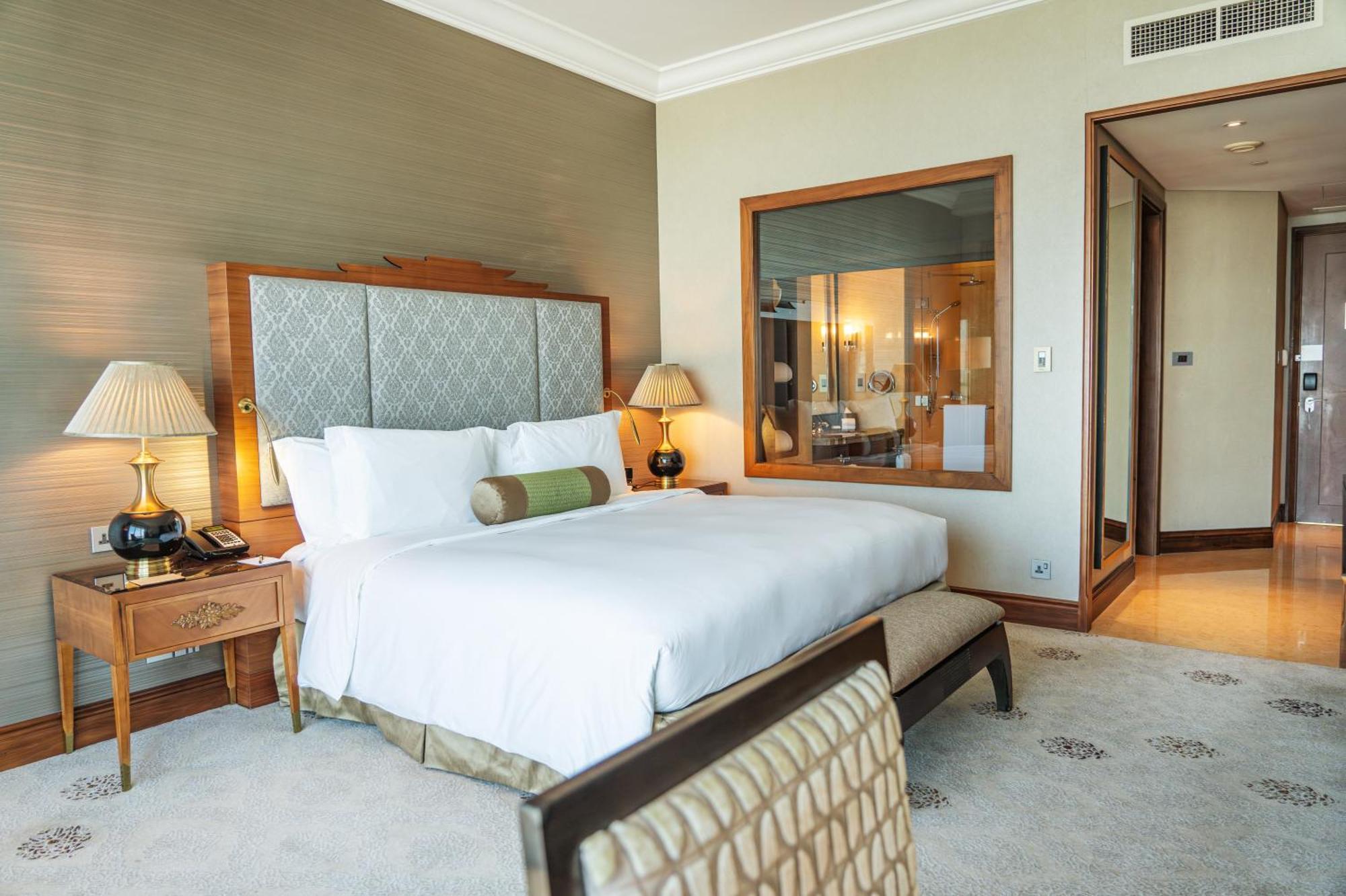 Dusit Thani Hotel 5*